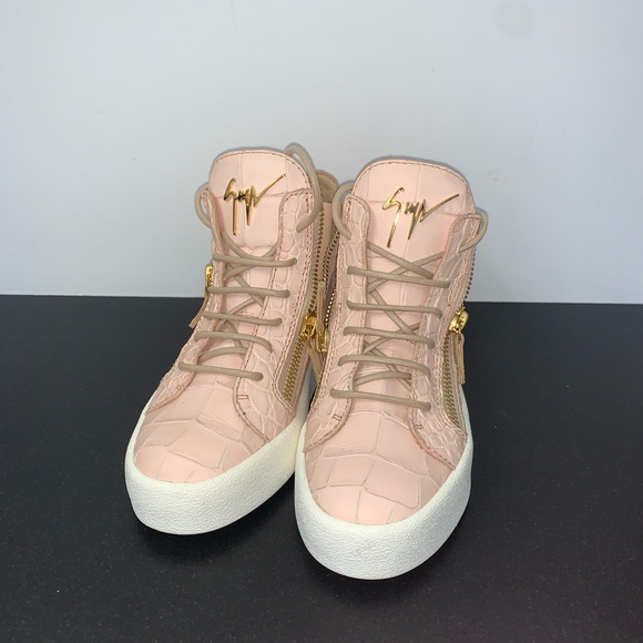 Giuseppe Zanotti
Croc-Embossed Leather High-Tops - Picture 3 of 4